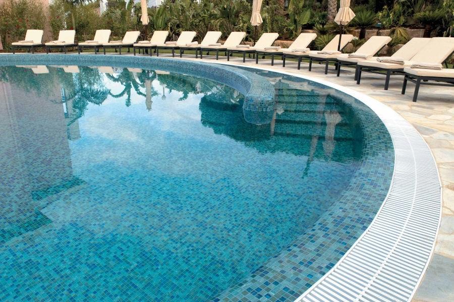 Hilton-Vilamoura-Algarve-Pool-area