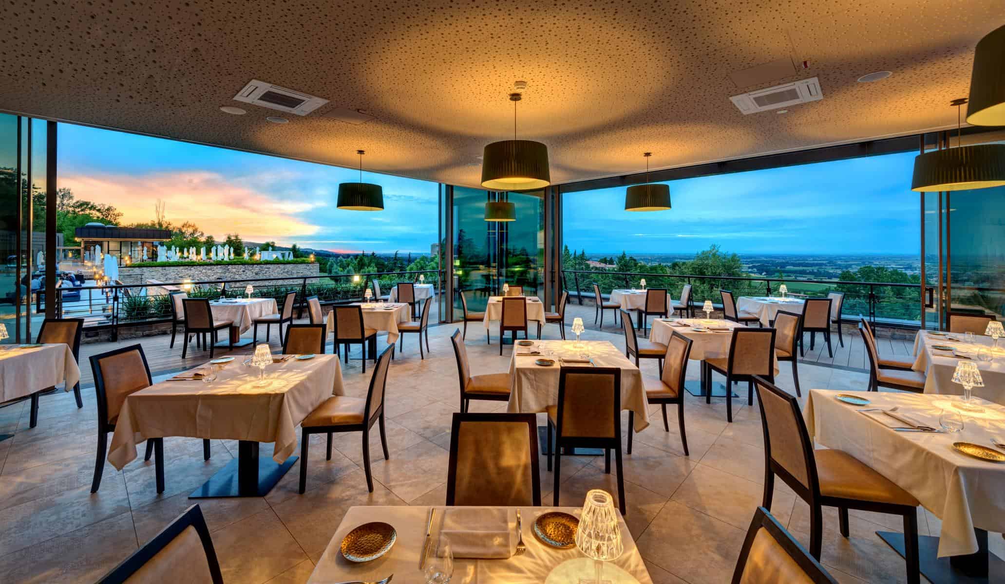 Palazzo-di-Varignana-Aurevo-Pool-Restaurant-Landscape-view
